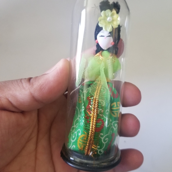 💚Vintage miniature geisha doll with clear dome